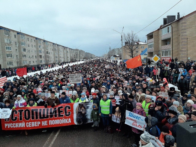 В Архангельской области более 10 тысяч человек вышли на митинг против строительства мусорного полигона в Шиесе
