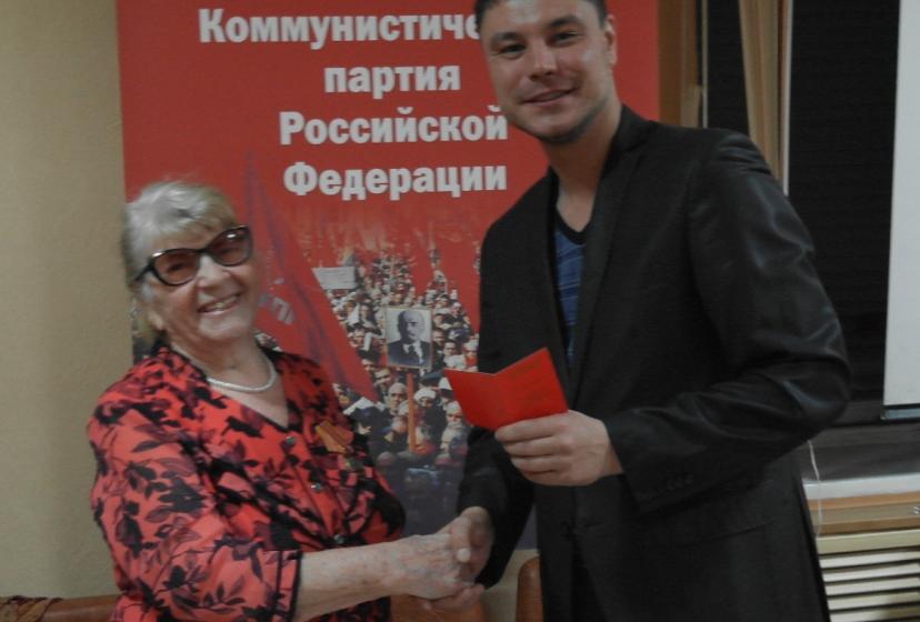 В Чите педагогу с 55-летнем стажем вручили медаль «140 лет со дня рождения И.В. Сталина»
