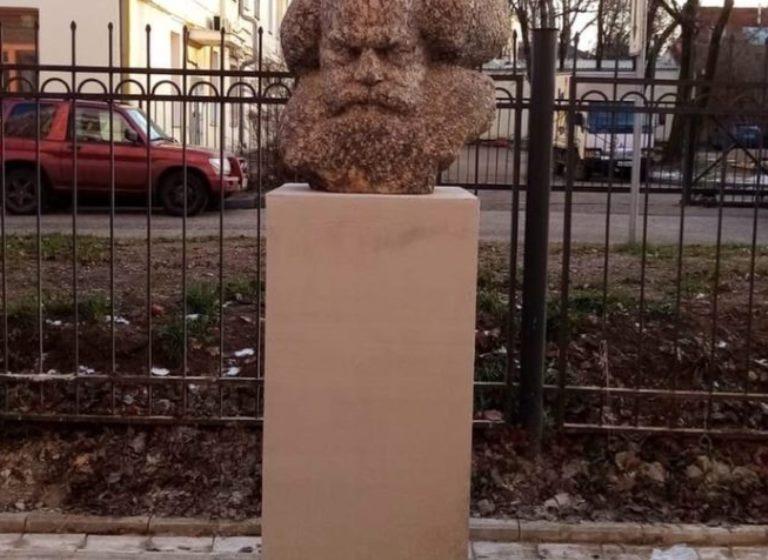В городе Смоленске установили бюст Карлу Марксу
