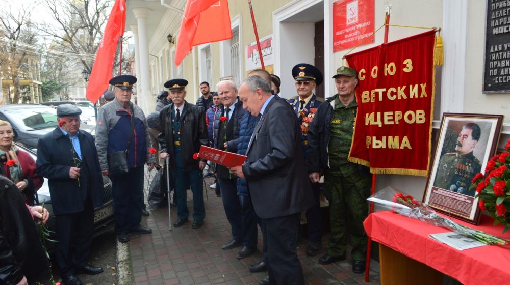 В Симферополе состоялся митинг, посвященный 140-летию Сталина