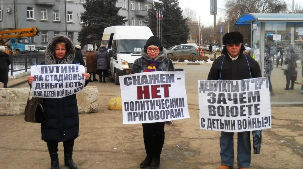 Саратовские активисты КПРФ провели очередные пикеты в поддержку Павла Грудинина и Сергея Левченко 