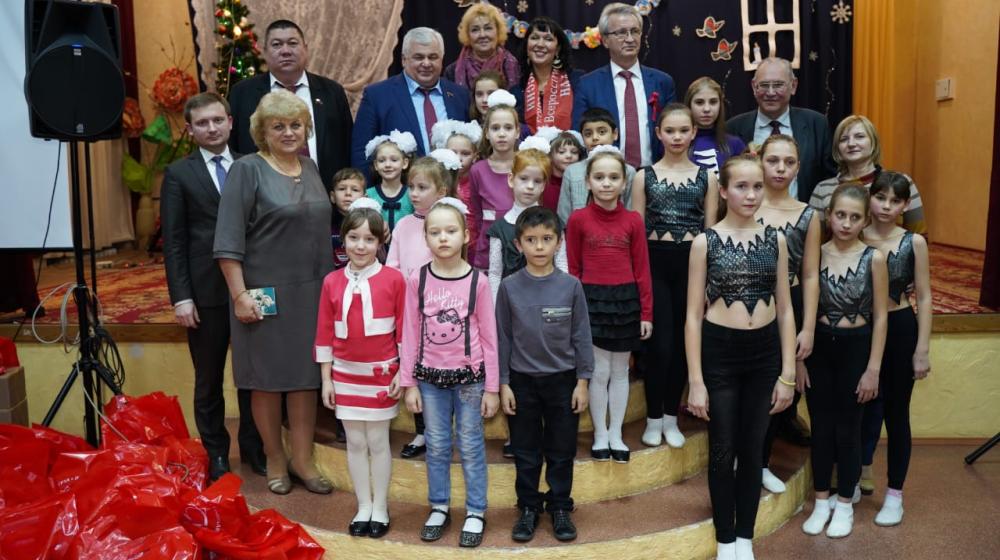 Делегация КПРФ во главе с К.К. Тайсаевым в преддверии Нового года посетила Донецкую и Луганскую республики