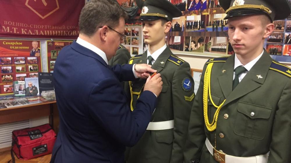 Самарская область. Первый секретарь обкома КПРФ Алексей Лескин наградил курсантов медалями ЦК КПРФ к 140-летия со дня рождения И.В. Сталина»