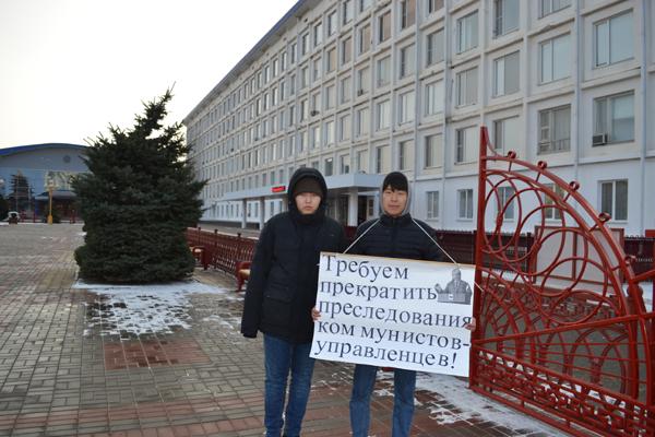 В Калмыкии прошли одиночные пикеты в защиту Левченко  и Грудинина