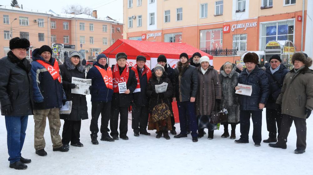В Омске прошла серия массовых пикетов КПРФ 