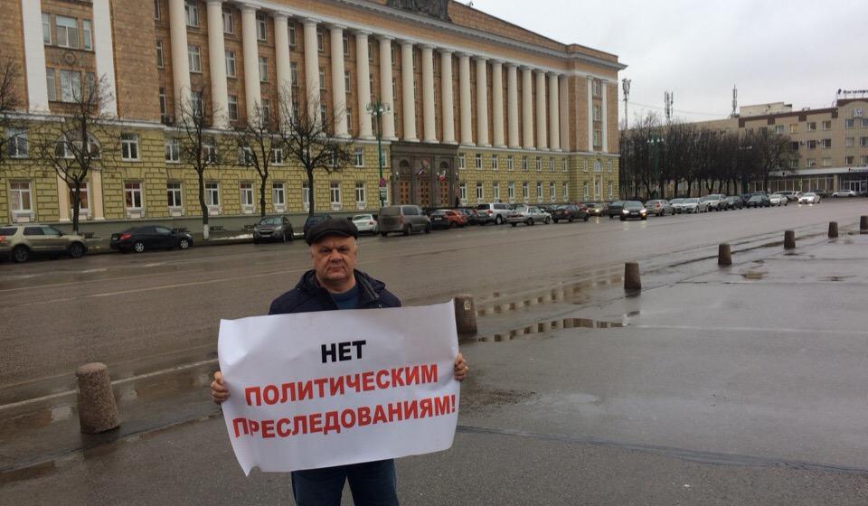 В Великом Новгороде прошла серия одиночных пикетов в защиту Павла Грудинина и Сергея Левченко