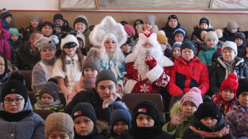 Депутат-коммунист Тюменской областной думы Т.Н. Казанцева организовала новогодние елки для детей