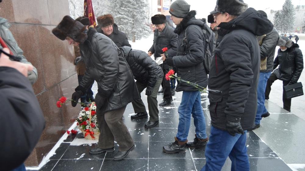 В Барнауле коммунисты почтили память В.И. Ленина