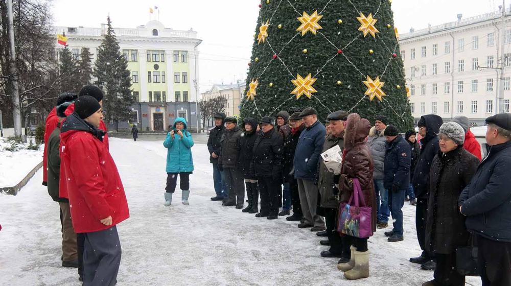 В день памяти В.И. Ленина коммунисты Чувашии возложили цветы к памятникам основателю Советского государства