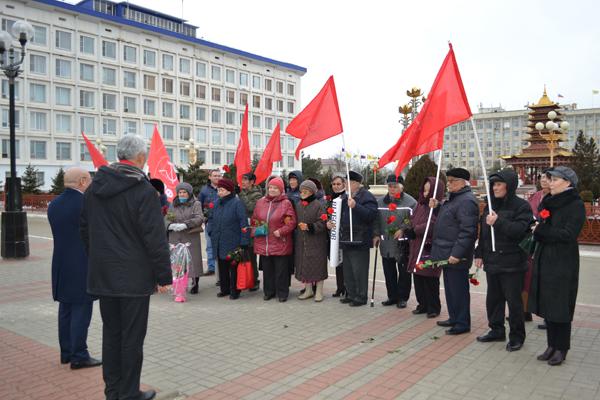 Коммунисты Калмыкии почтили память В.И. Ленина
