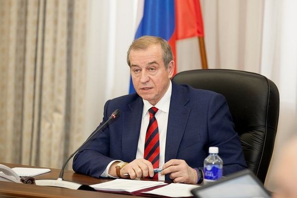 Эксперт: активность экс-главы Иркутской области Левченко несет угрозу для политической карьеры губернатора Кобзева