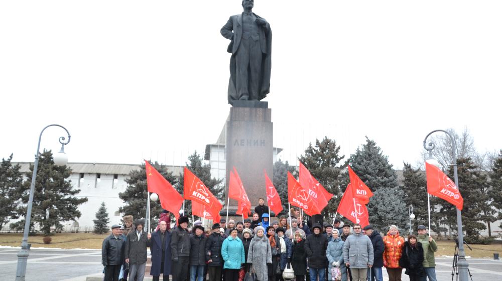 Астраханские коммунисты почтили память вождя революции