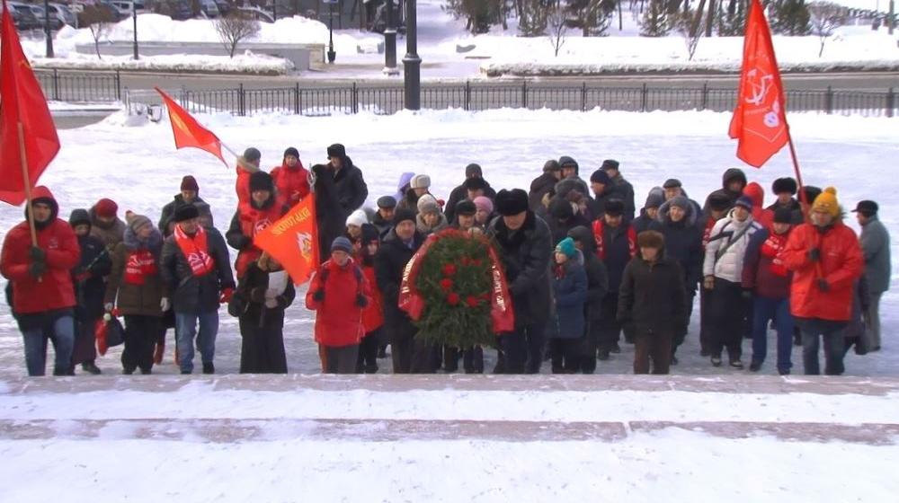 Омичи почтили память Ленина