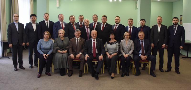 Руководители региональных партийных отделений прошли курс обучения в новом формате