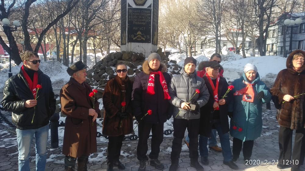 Камчатские коммунисты поздравили с Днем Советской Армии и Военно-Морского Флота
