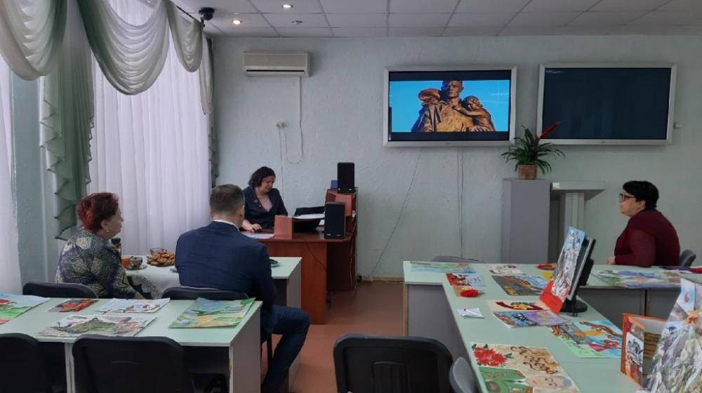 В Тюмени  коммунисты организовали конкурс работ учащихся, посвященный 75-летию Победы