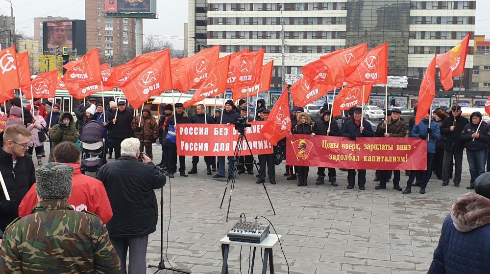 Торжественное собрание и митинг в Ростове-на-Дону в честь 102-й годовщины со дня рождения Советской Армии и Военно-Морского Флота