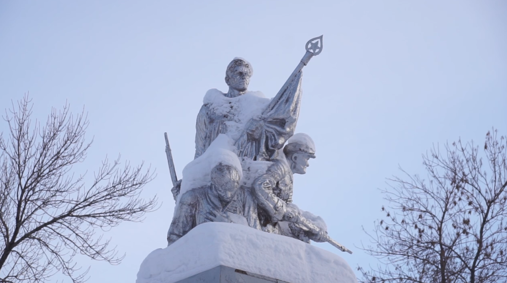 Оренбург. Депутаты-коммунисты Максим Амелин и Денис Батурин об установке скульптуры «Похищение Европы» в парке им. В.И. Ленина