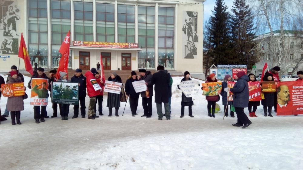 23 февраля в Омске: «Советской Армии – троекратное УРА!»
