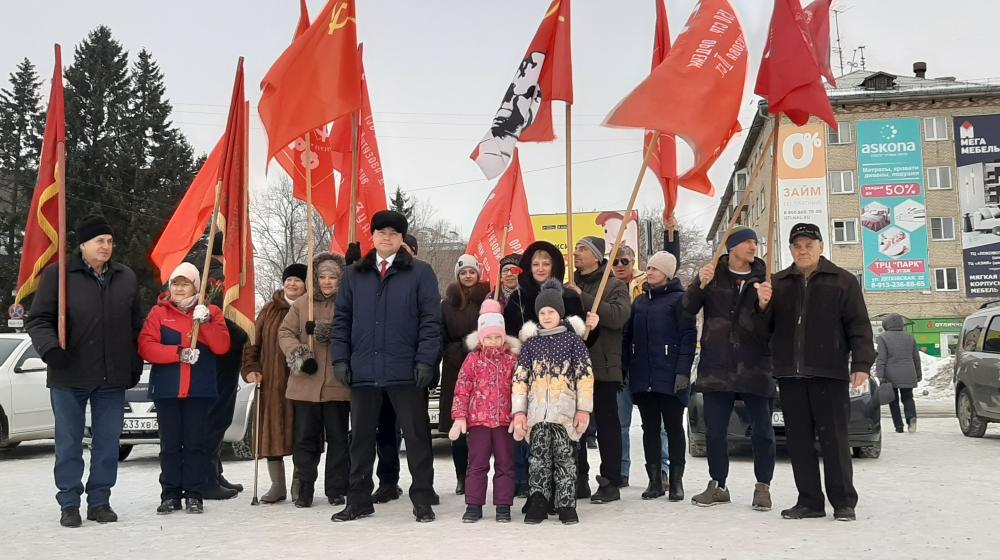 Алтайский край. КПРФ провела праздничные лыжные пробеги в 102-ю годовщину Красной Армии