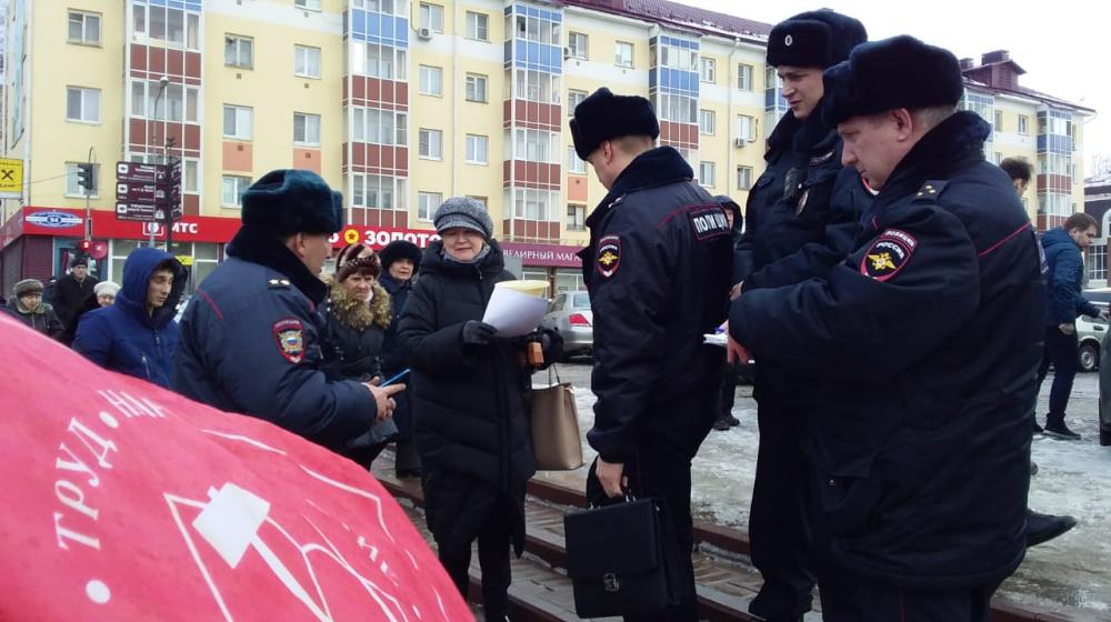 Республика Мордовия, г.Саранск: «Не Конституцию надо менять, а президента!»