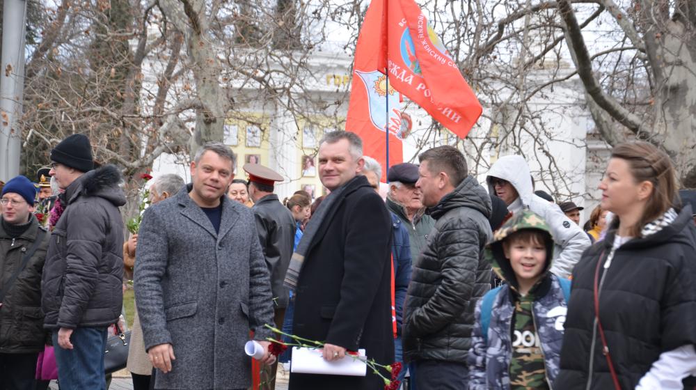 Севастопольские коммунисты отметили 102-ю годовщину Дня Советской армии и Военно-Морского Флота