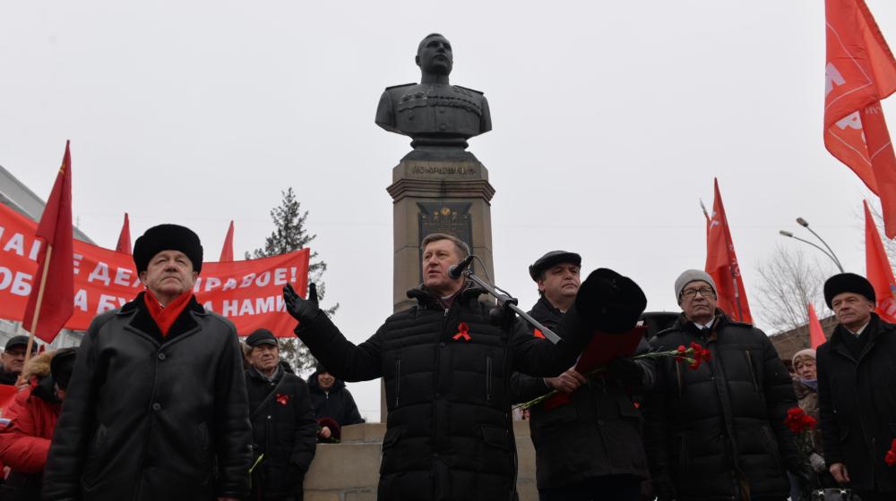 «Город трудовой доблести». Новосибирцы празднуют 102 годовщину создания Красной армии