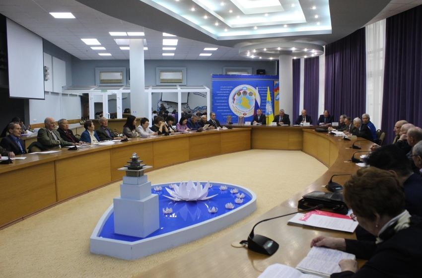 Первый секретарь Калмыцкого рескома КПРФ Николай Нуров принял участие в заседании Совета старейшин