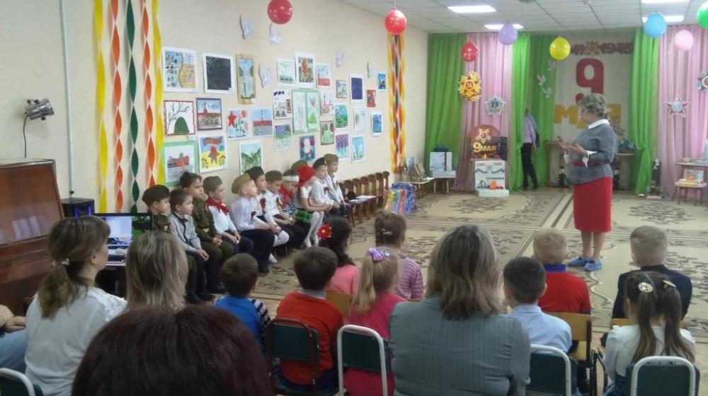 Ольга Алимова наградила самых юных участников конкурса «Мир и война глазами ребенка»