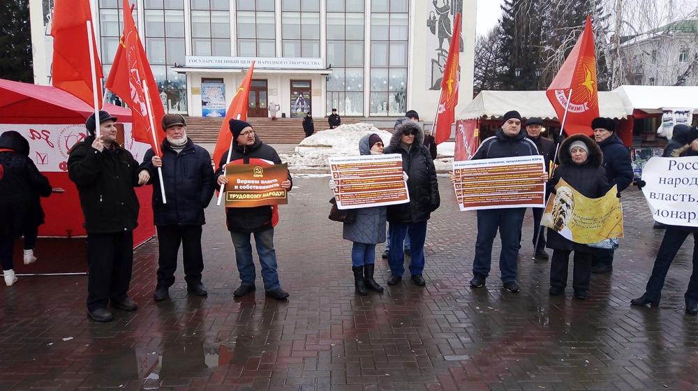 Омские коммунисты разъясняли омичам позицию КПРФ по поправкам в Конституцию