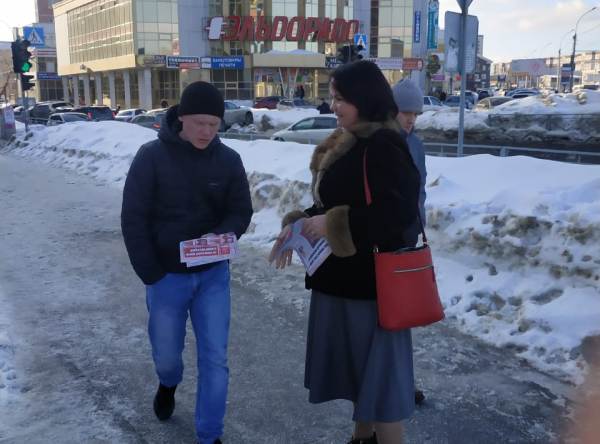 Серия пикетов в поддержку поправок КПРФ в Конституцию прошла в Новосибирске
