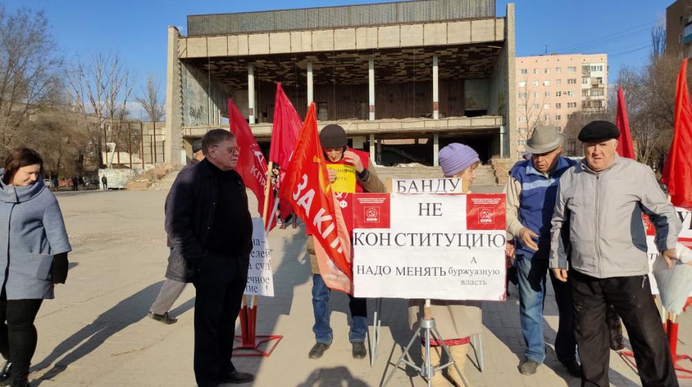 Сталинградские коммунисты выступили в защиту социально-экономических прав граждан и за внесение поправок КПРФ в Основной Закон страны   