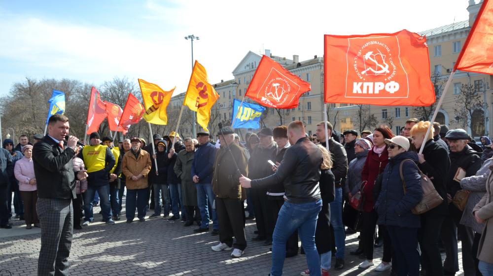 Астраханские коммунисты организовали митинг в поддержку владельцев гаражей