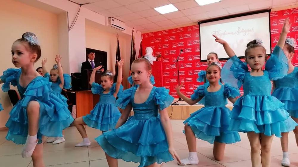 Алтайский край. При поддержке КПРФ был проведен праздничный концерт, посвященный Международному женскому дню