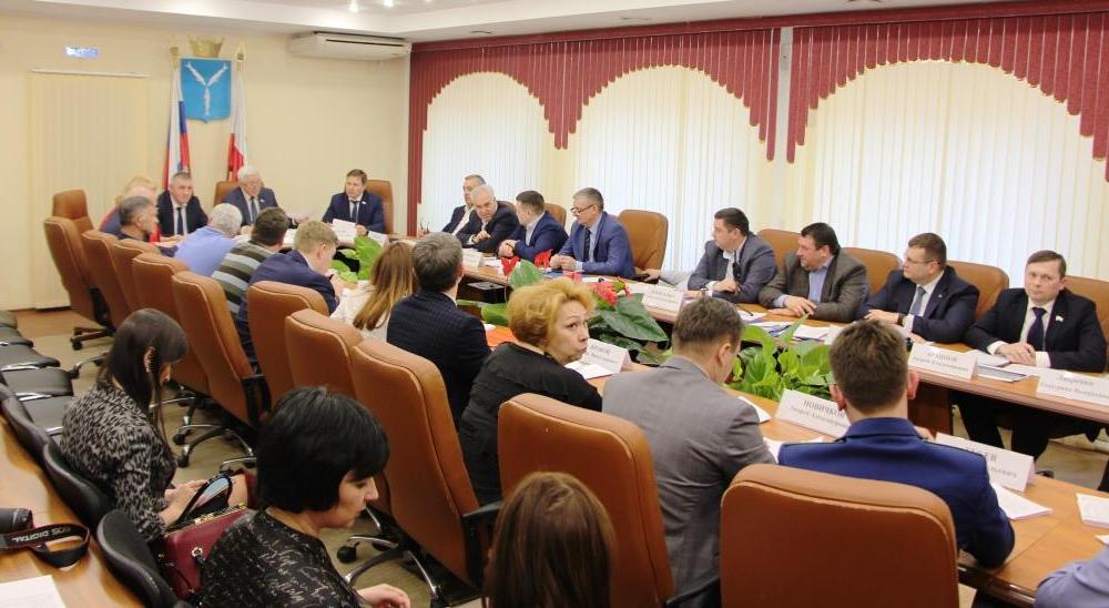 Саратовские депутаты-коммунисты предложили не «закапывать деньги в землю», «единороссы» -  не поддержали