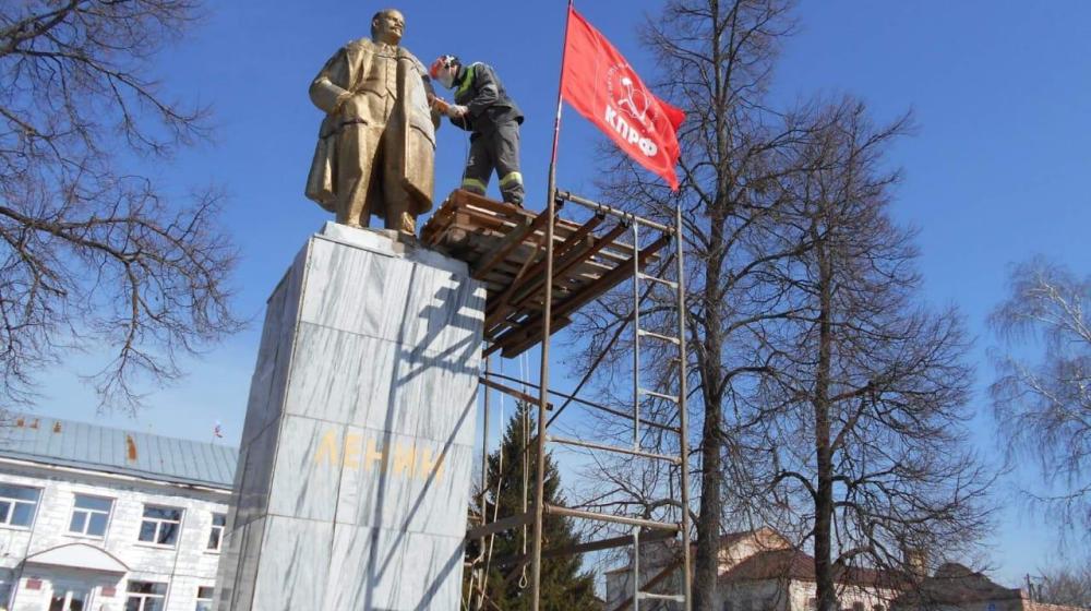 Тамбовская область. Коммунисты Пичаевского района приступили к ремонту памятника В.И. Ленину