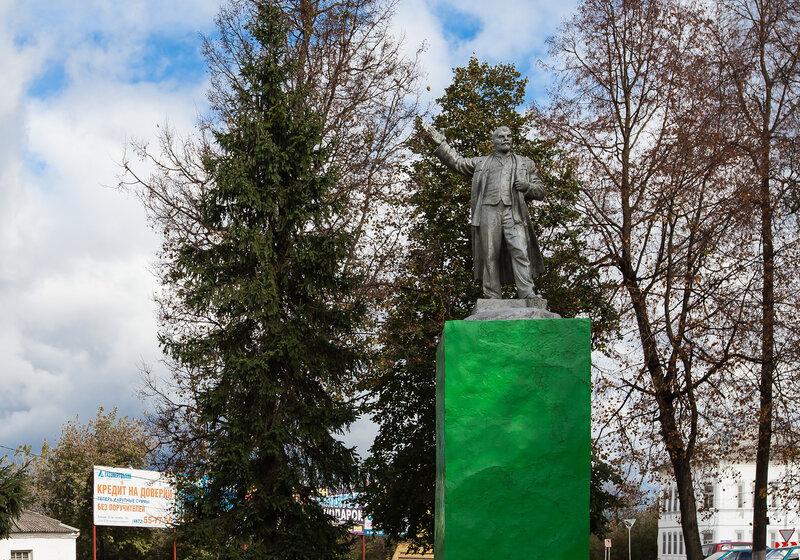 Тульская область. В городе Алексине задержаны депутаты-коммунисты, пришедшие с цветами к памятнику В.И. Ленину 