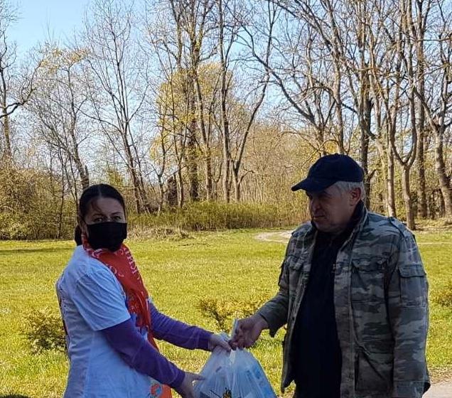 Калининградские коммунисты помогают пожилым людям пережить самоизоляцию