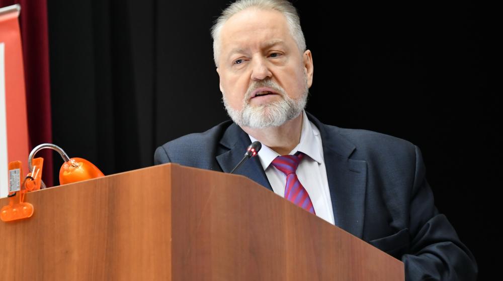 Сергей Обухов про вышедшую из «анабиоза» федеральную власть, губернаторскую «вольницу» и аппетиты офшорной  «семибанкирщины»