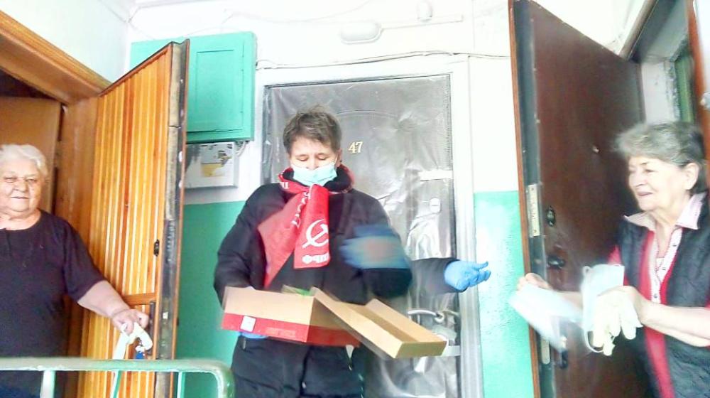 Брянская область. Активисты женского движения «Надежда России» наладили выпуск защитных масок