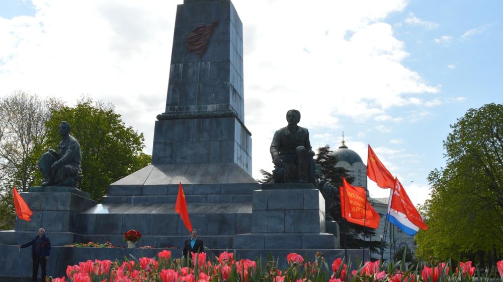 Севастопольские коммунисты и комсомольцы почтили память В.И. Ленина