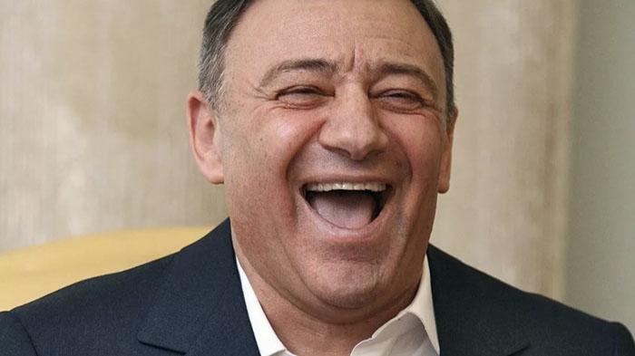 Газета "Правда". Миллиарды для друга детства