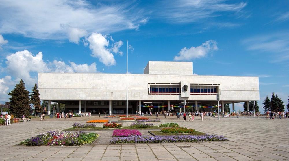 Г.А. Зюганов поздравил сотрудников Ленинского Мемориала в Ульяновске с 50-летием со дня его открытия
