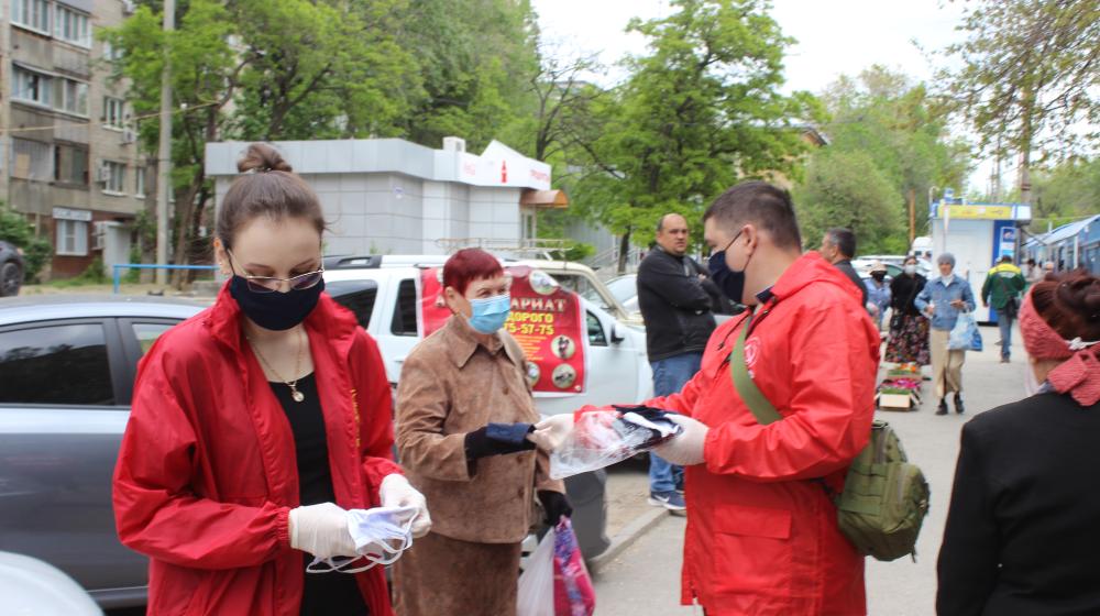 Сталинградские коммунисты организовали бесплатную раздачу медицинских принадлежностей жителям Волгограда  