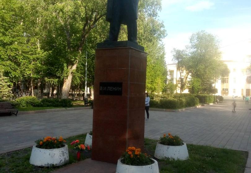 Первый секретарь Самарского ОК КПРФ Алексей Лескин попросил мэра Самары привести в надлежащее состояние памятники выдающимся советским государственным деятелям