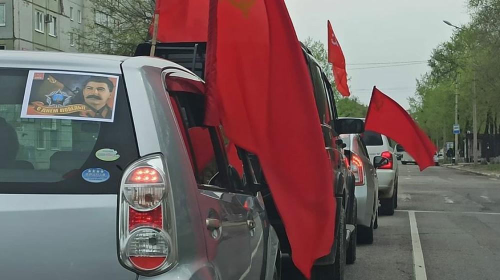 Возложения, автопробеги, поздравления ветеранов: в Приамурье отметили 9 Мая под красными знаменами