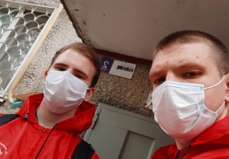 Саратов. Ленинские комсомольцы продолжают оказывать помощь нуждающимся