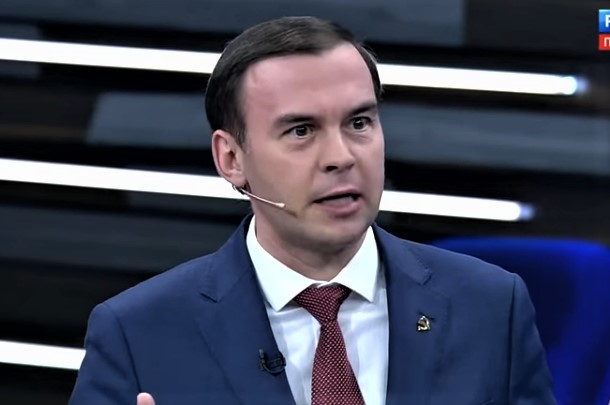 Юрий Афонин в эфире «России-1»: Вспомните, что на параде 1945 года советские солдаты бросали фашистские штандарты к подножию Мавзолея Ленина!