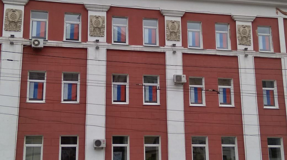 Комсомол Алтая проводит акцию «Цвет Победы – красный!»