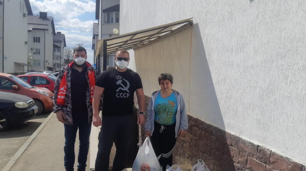 Краснодарский край. Коммунисты-добровольцы продолжают помогать малоимущим семьям